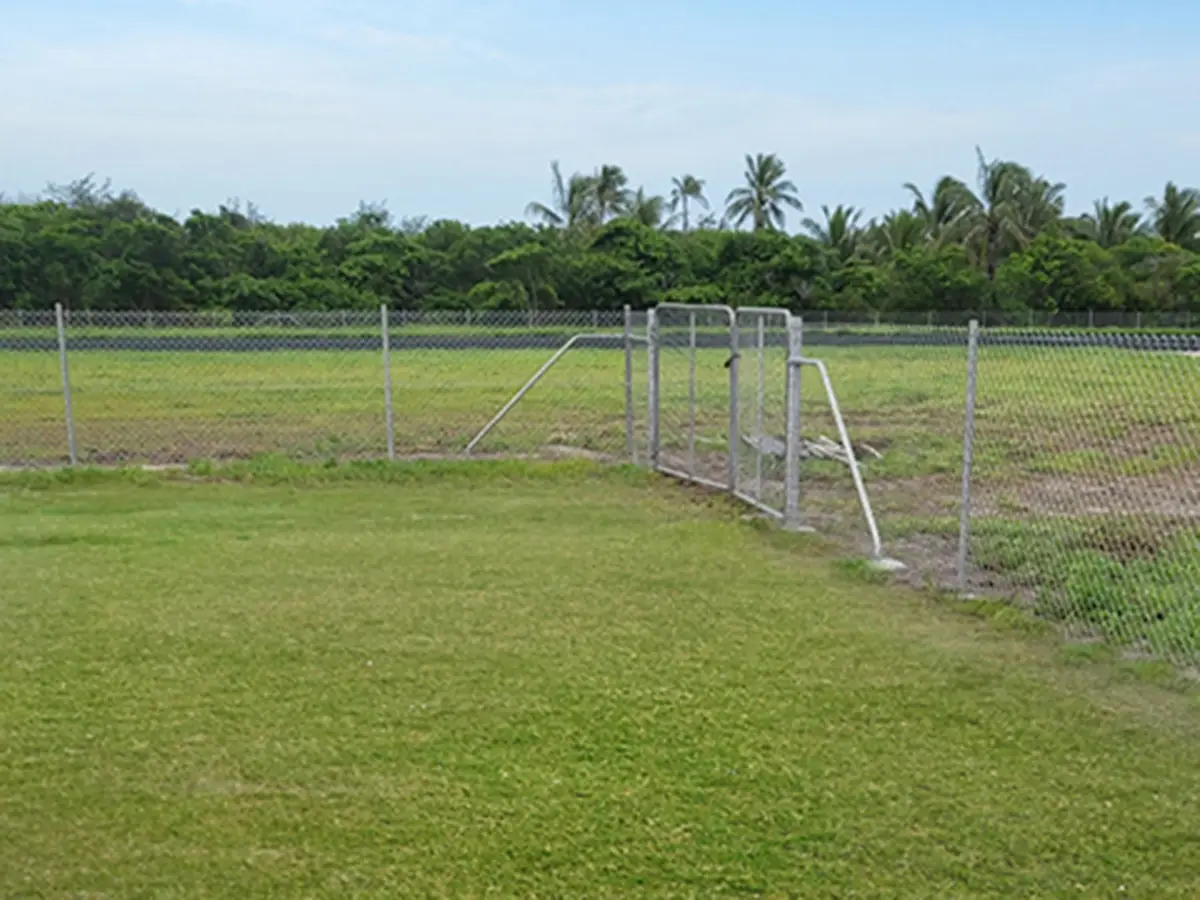 stainless-steel-chainlink-fencing-gate-airport