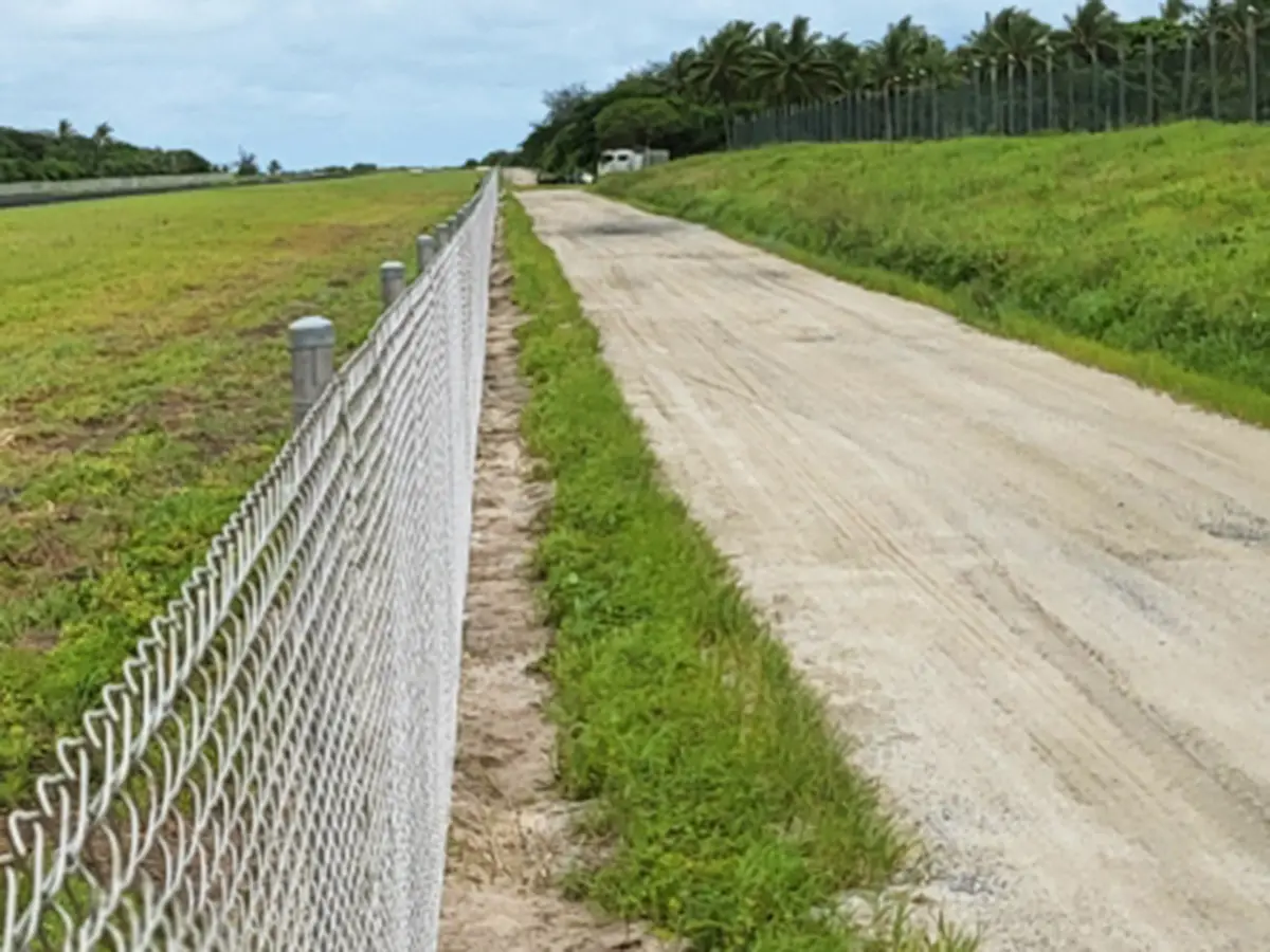 stainless-steel-chainlink-fencing-road-airport