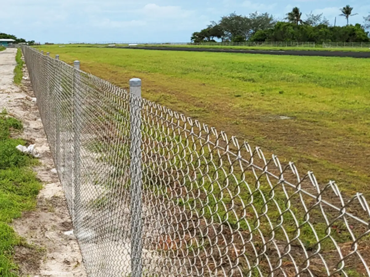 stainless-steel-chainlink-fencing-runway-airport
